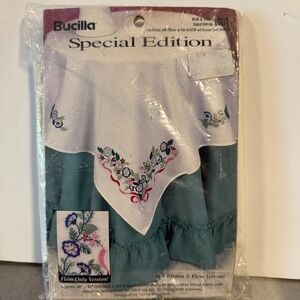 Vintage Bucilla Special Edition Tabletopper 40x40 Blue Violet‎ Bouquet 64234 New